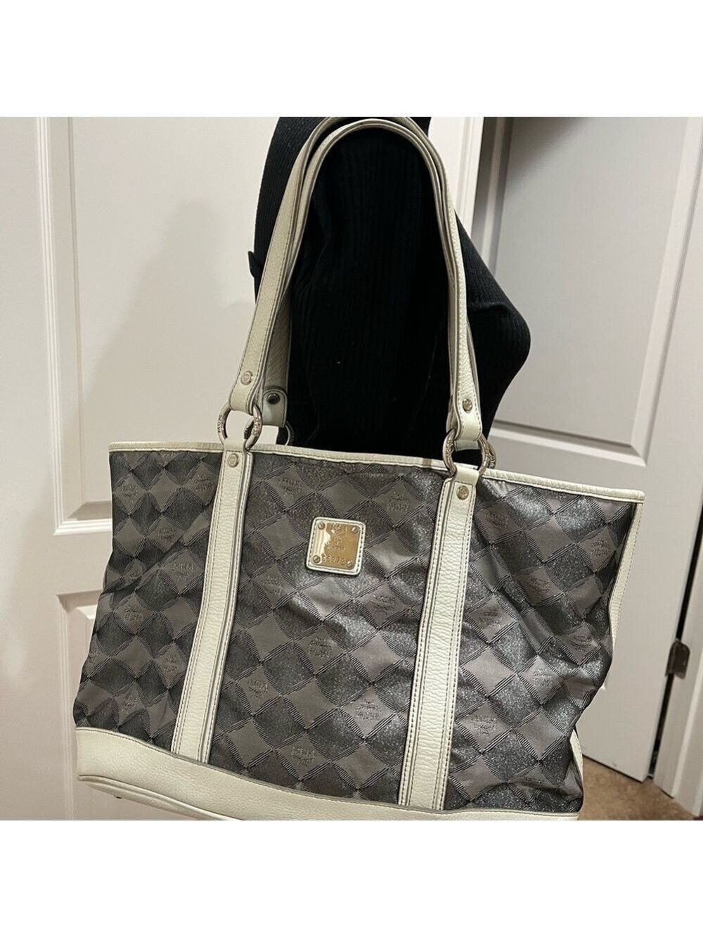 MCM TOTE - Picture 16 of 16